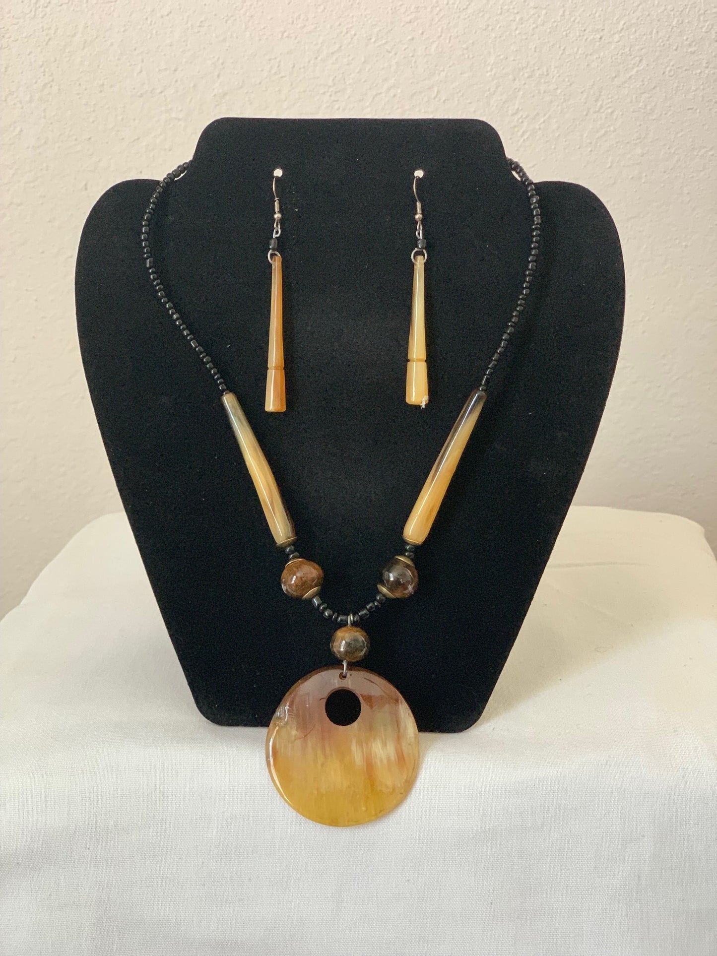 Round Pendant Necklace & Earrings